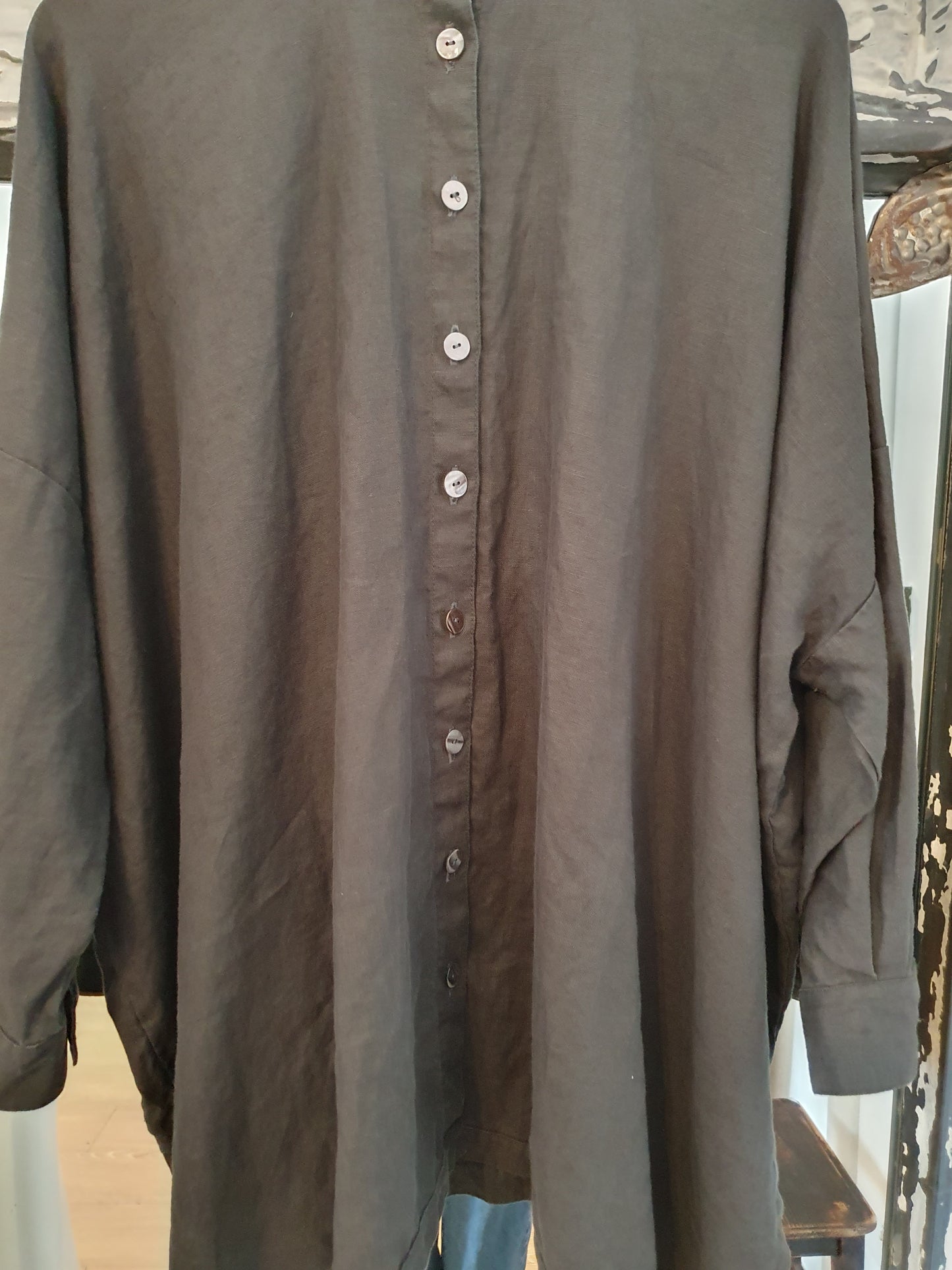 Oversized shirt in seaweed green linen