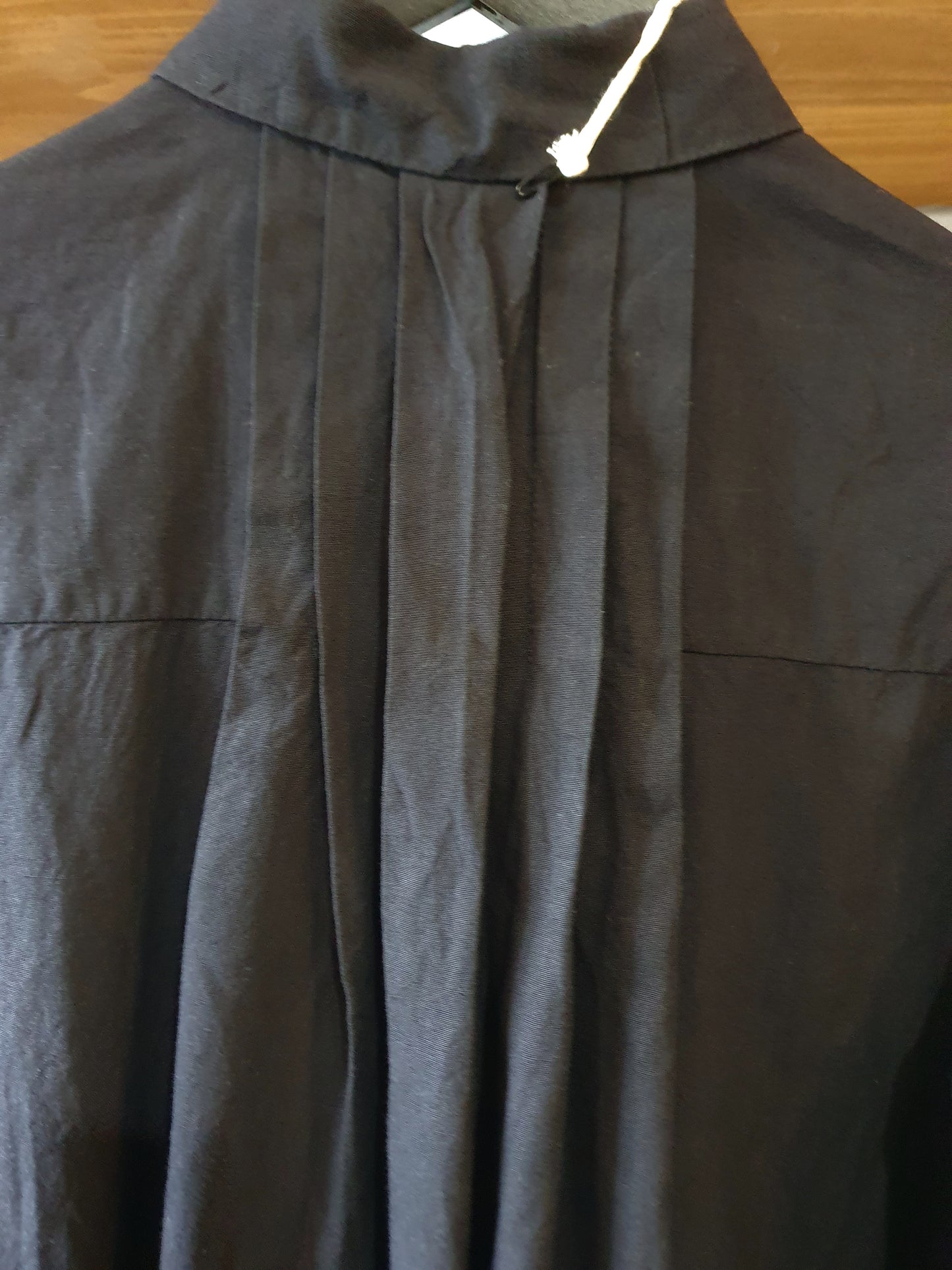 Stella back pleated shirt in black